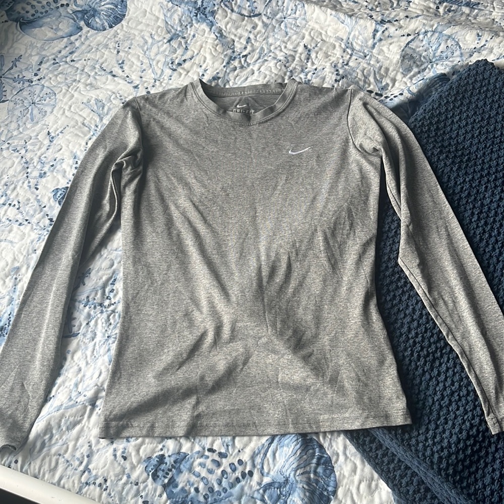 nike grey long sleeve